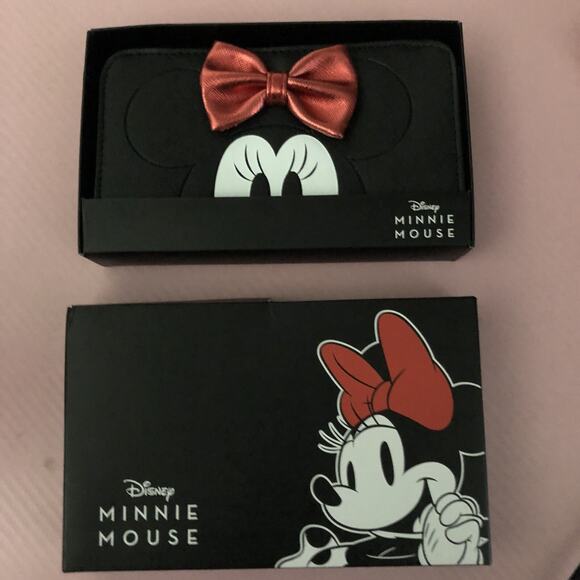 Disney Minnie Mouse Red Bow Bi-fold, Wallet, Wristlet, Phone Pocket, No Strap - Picture 1 of 6